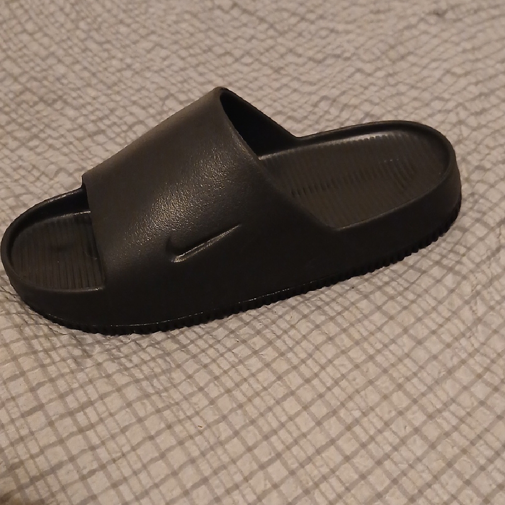 Black Nike Calm
